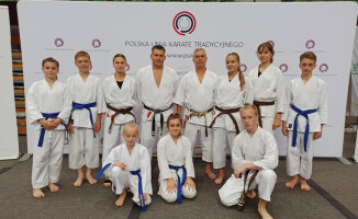 Zawodnicy Klubu Karate Tradycyjnego Shoto na podium 