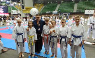 Zawodnicy Klubu Karate Tradycyjnego Shoto na podium 