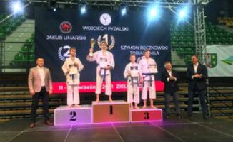 Zawodnicy Klubu Karate Tradycyjnego Shoto na podium 