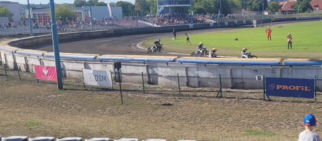 Pludra wygrywa w Pile. Fatalny upadek Makowskiego