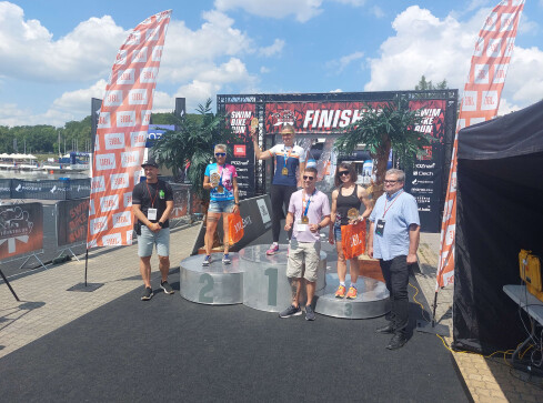 Anna Michalak z Piły ze złotym medalem na JBL Triathlon Poznań 2023 - grafika