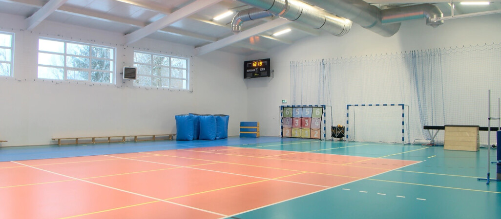 Minister edukacji na otwarciu hali sportowej