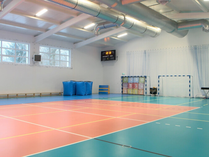 Minister edukacji na otwarciu hali sportowej  - grafika