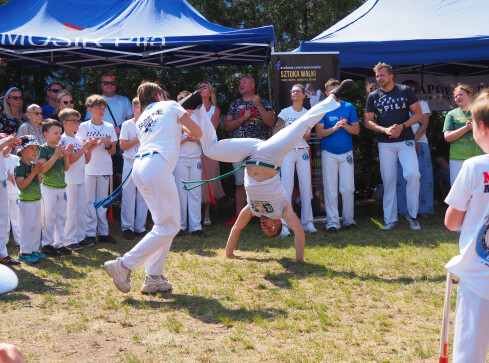 Festiwal sztuk walki na targowisku w Pile  - grafika