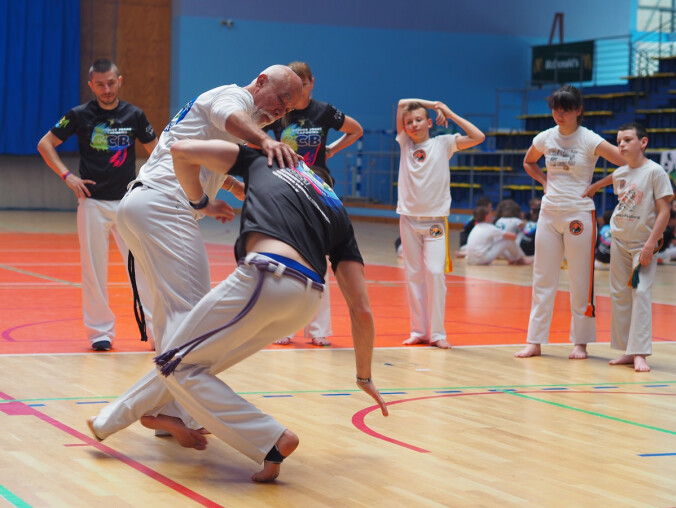 Mistrzowie sztuk walki na targowisku  - grafika