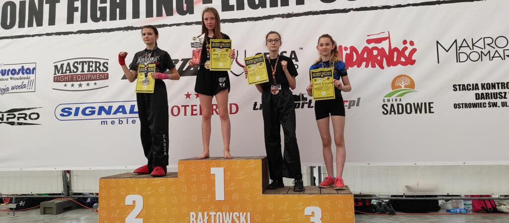 Pilscy kickboxerzy na podium 