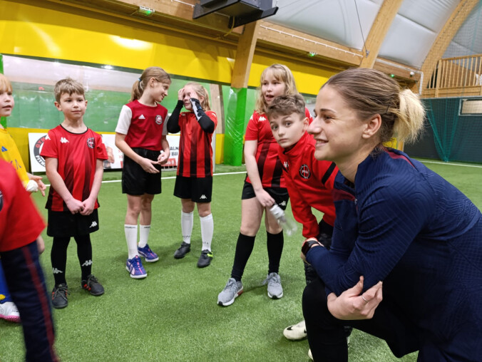 Bramkarka reprezentacji Polski poprowadziła trening w Pile - grafika