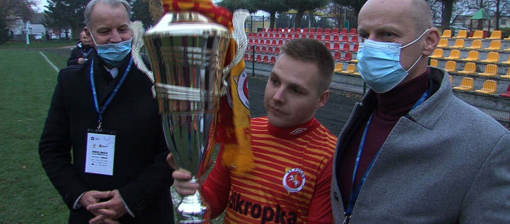 Pogoń Łobżenica z pucharem