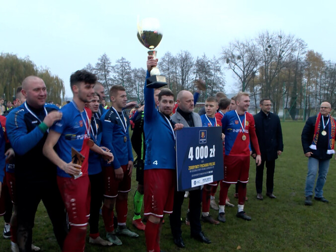 Polonia Chodzież z Pucharem Polski okręgu pilskiego - grafika
