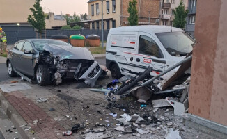 67-latka wjechała w lokal usługowy - ZDJĘCIA