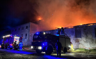 Groźny pożar. Kilkaset osób ewakuowanych