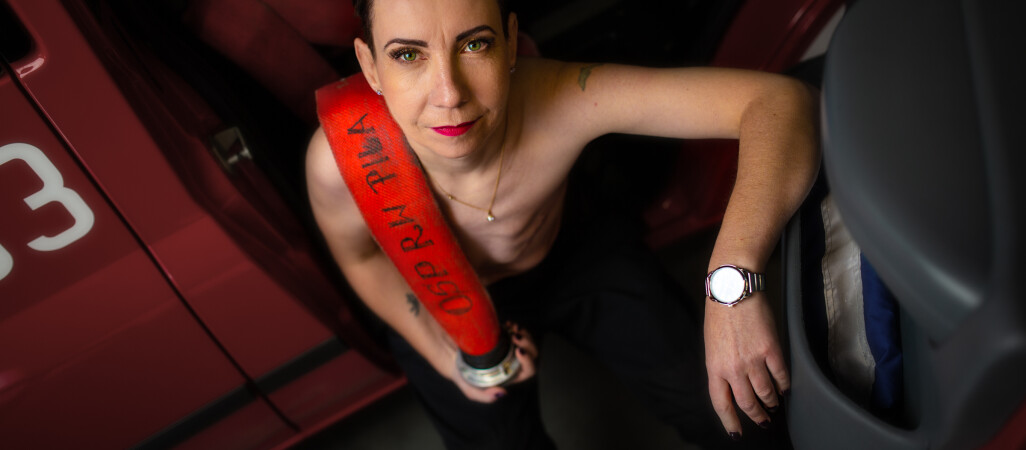 Rozbierana sesja zdjęciowa druhny z OSP - ZDJĘCIA