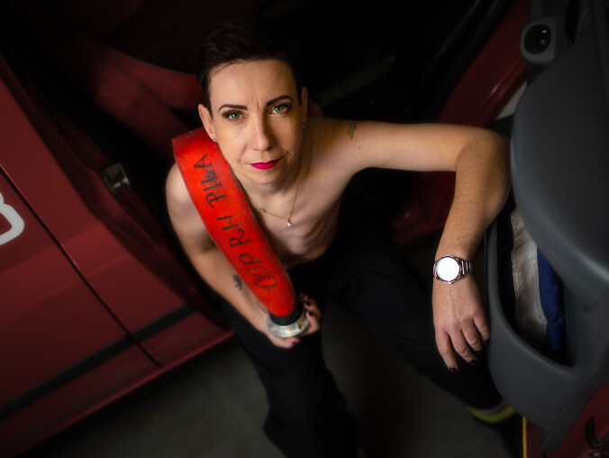 Rozbierana sesja zdjęciowa druhny z OSP - ZDJĘCIA  - grafika