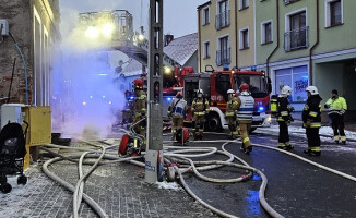 Trzy osoby trafiły do szpitala po pożarze kamienicy w Chodzieży
