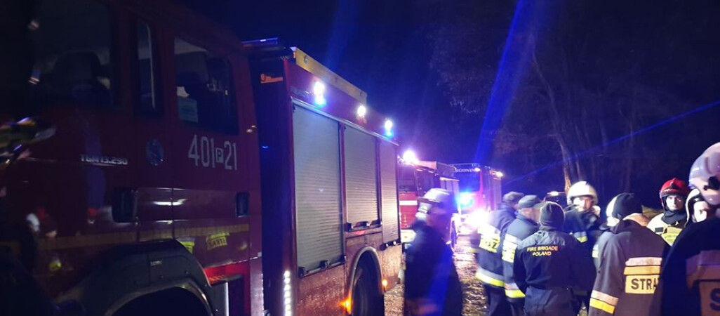 Strażacy, karetka oraz policja wezwane przez system samochodowy eCall