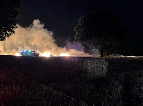 54-latka podpalała baloty. 27-latek podpalił skład drewna  - grafika