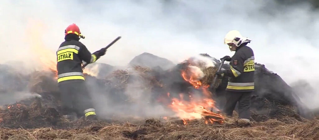 Pożar balotów. Trwa akcja gaśnicza