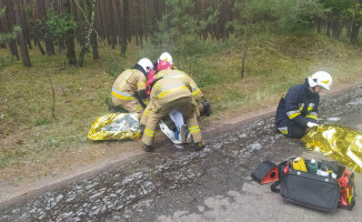 Zderzyły się trzy samochody i autobus szkolny 