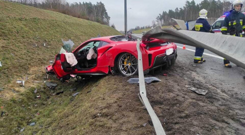 Rozbite Ferrari za 1,5 mln zł na obwodnicy Wyrzyska  - grafika