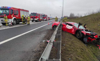 Rozbite Ferrari za 1,5 mln zł na obwodnicy Wyrzyska 