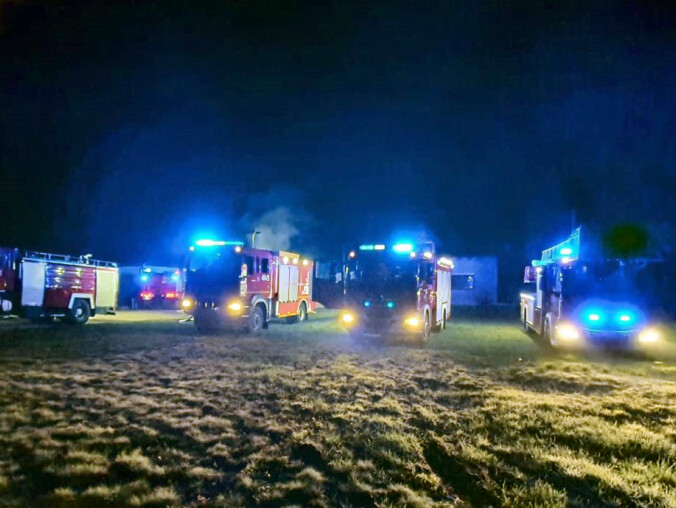 Strażacy uratowali 20 kur i dwa koty  - grafika