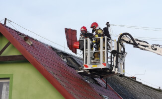 Pożar domu jednorodzinnego. Mieszkańcy zdążyli opuścić mieszkanie 