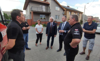 OSP z Gromadna z nowym wozem strażackim 