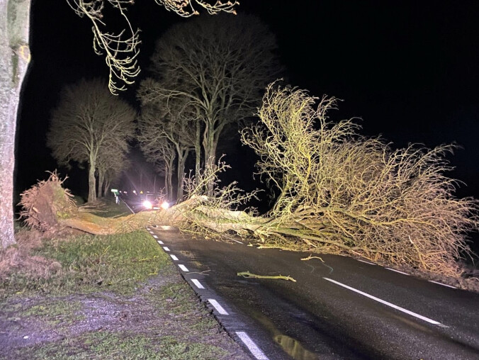 To był najtrudniejszy weekend dla naszych strażaków w historii  - grafika