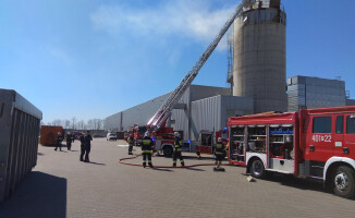 Pożar w Podaninie. Płonęły trociny - ZDJĘCIA