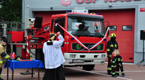 Strażacy z Kaczor dostali podnośnik po kolegach z Chodzieży  - grafika