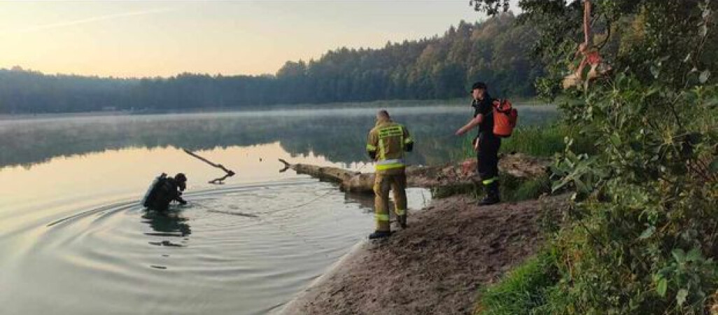 Wszedł do wody i zaginął. Poszukiwania nad jeziorem Płotki