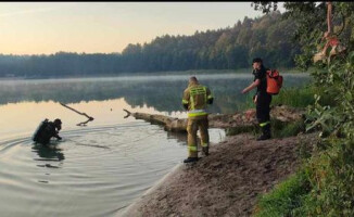 Wszedł do wody i zaginął. Poszukiwania nad jeziorem Płotki 