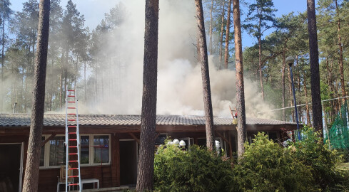 Pożar na terenie ośrodka wypoczynkowego w Jastrowiu - grafika