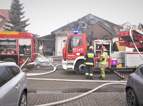 Pożar na Zielonej Dolinie. Ewakuowano 3 osoby - VIDEO - grafika