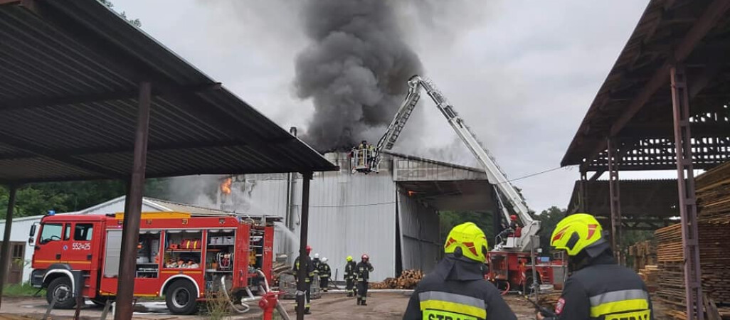 Pożar suszarni drewna przy Wawelskiej w Pile [AKTUALIZACJA]