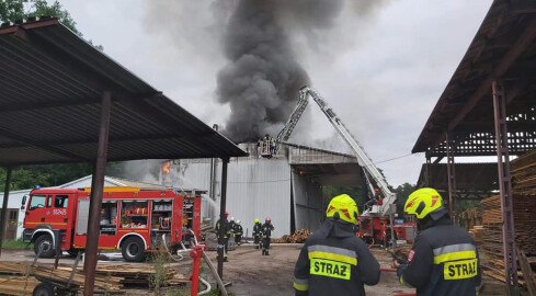 Pożar suszarni drewna przy Wawelskiej w Pile [AKTUALIZACJA] - grafika