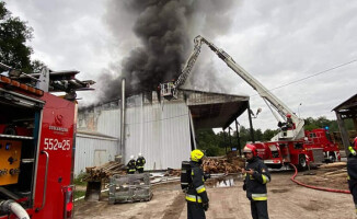 Pożar suszarni drewna przy Wawelskiej w Pile [AKTUALIZACJA]