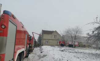 Pięć osób bez dachu nad głową. Z pożarem walczyli strażacy z dwóch powiatów