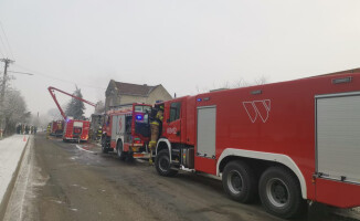Pięć osób bez dachu nad głową. Z pożarem walczyli strażacy z dwóch powiatów 