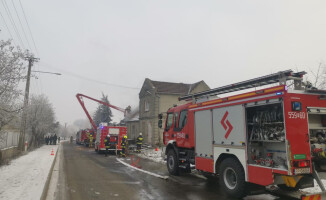 Pięć osób bez dachu nad głową. Z pożarem walczyli strażacy z dwóch powiatów