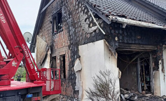 Spalił się garaż i stojący w nim samochód. Dom ocalał
