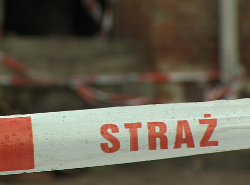 Nieznana substancja chemiczna dostała się do kanalizacji. Strażacy  - grafika