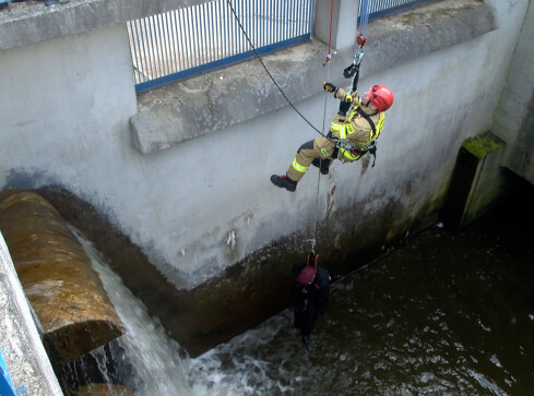Strażacy ćwiczyli nad Zalewem Koszyckim - grafika