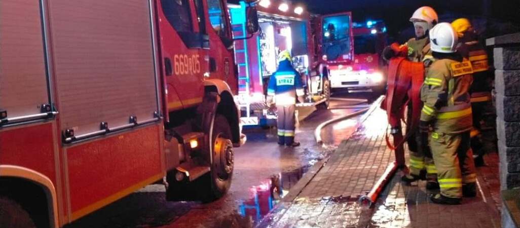 Pożar kamienicy i garażu
