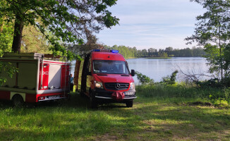 Ciało mężczyzny wyciągnęli z jeziora strażacy 