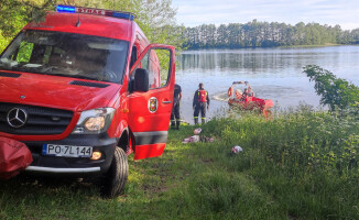 Ciało mężczyzny wyciągnęli z jeziora strażacy 