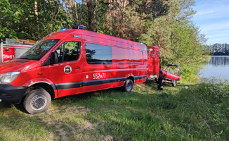Ciało mężczyzny wyciągnęli z jeziora strażacy 