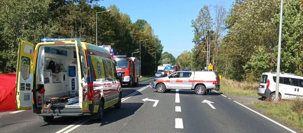 Motocykl zderzył się z dostawczakiem na krajowej 11