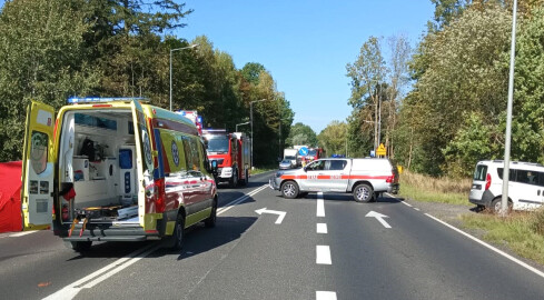 Motocykl zderzył się z dostawczakiem na krajowej 11 - grafika