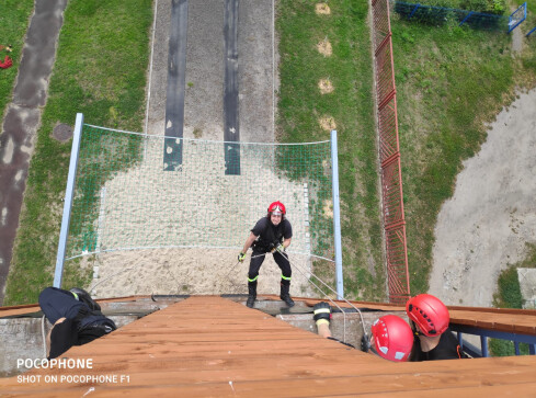 Strażacy ćwiczyli na wysokości  - grafika